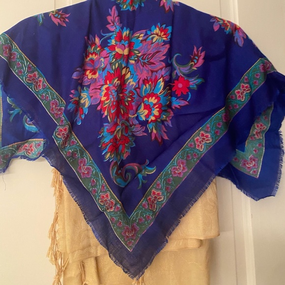 Blue floral pashmina fabric square scarf. 30” sq. - Picture 4 of 5